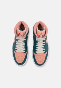 Jordan AIR JORDAN 1 MID - Sapatilhas de cano alto - dark teal green/light madder root/light orewood brown/white