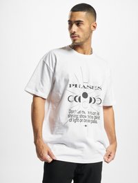 Hvid bomulds T-shirt med korte ærmer, prydet med sort grafisk print af månefaser og tekst centreret foran.