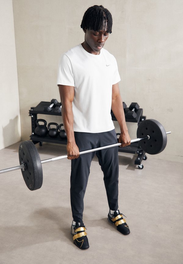 ROMALEOS 4 UNISEX - Training shoe3