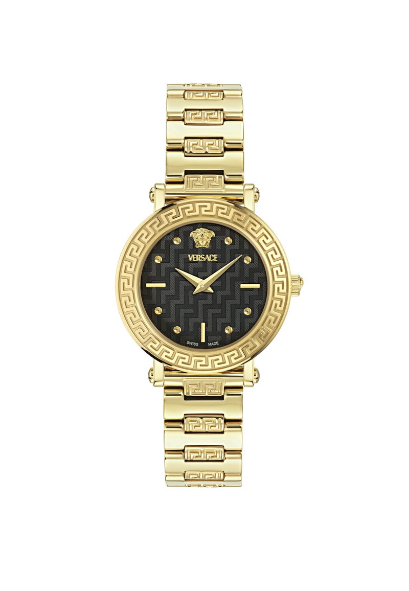 Versace zlatni časovnik z vzorčastim črnim številčnikom, izstopajočim logotipom, zlatimi akcenti in okrasnim trakom z motivom grškega ključa.