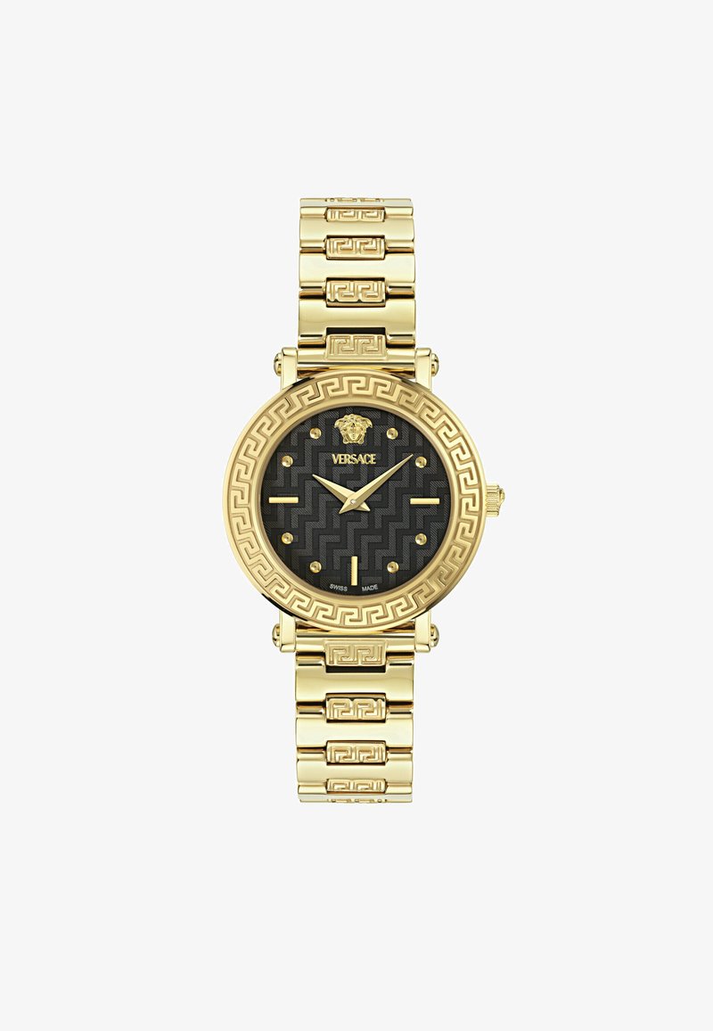 Versace zlatni časovnik z vzorčastim črnim številčnikom, izstopajočim logotipom, zlatimi akcenti in okrasnim trakom z motivom grškega ključa.