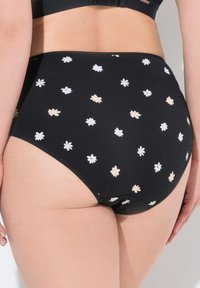 Svart högmidjad underkläder i en bomullsmix, med en blommig tryck i vita och beiga blommor, slät textur och elastisk midja.