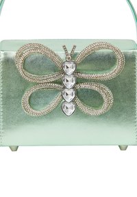 Borsa a tracolla verde metallica con un design decorativo a forma di farfalla realizzato in strass, caratterizzata da accenti a forma di cuore e una forma rettangolare strutturata.