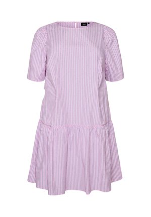 Heleroosa lühikeste varrukatega kleit vertikaalsete õhukeste siniste triipudega, ümmargune kaelus ja vöökoha juures kogutud seelik detail.