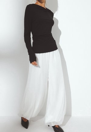 NA-KD, T-shirt à manches longues - black