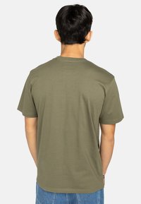 Olive green short-sleeve t-shirt made of soft fabric. Features a classic crew neck and a relaxed fit. Simple design, no visible patterns.
