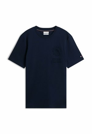 Tommy Hilfiger, TOMMY HILFIGER EMBOSSED LOGO INTERLOCK KNIT T-SHIRT - T-shirts basic - navy blue