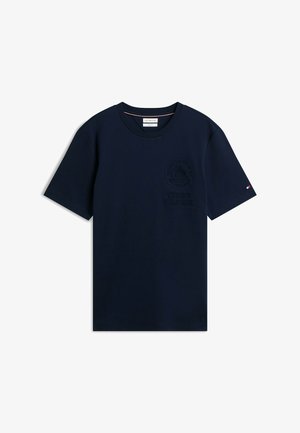 Tommy Hilfiger, TOMMY HILFIGER EMBOSSED LOGO INTERLOCK KNIT T-SHIRT - T-shirts basic - navy blue
