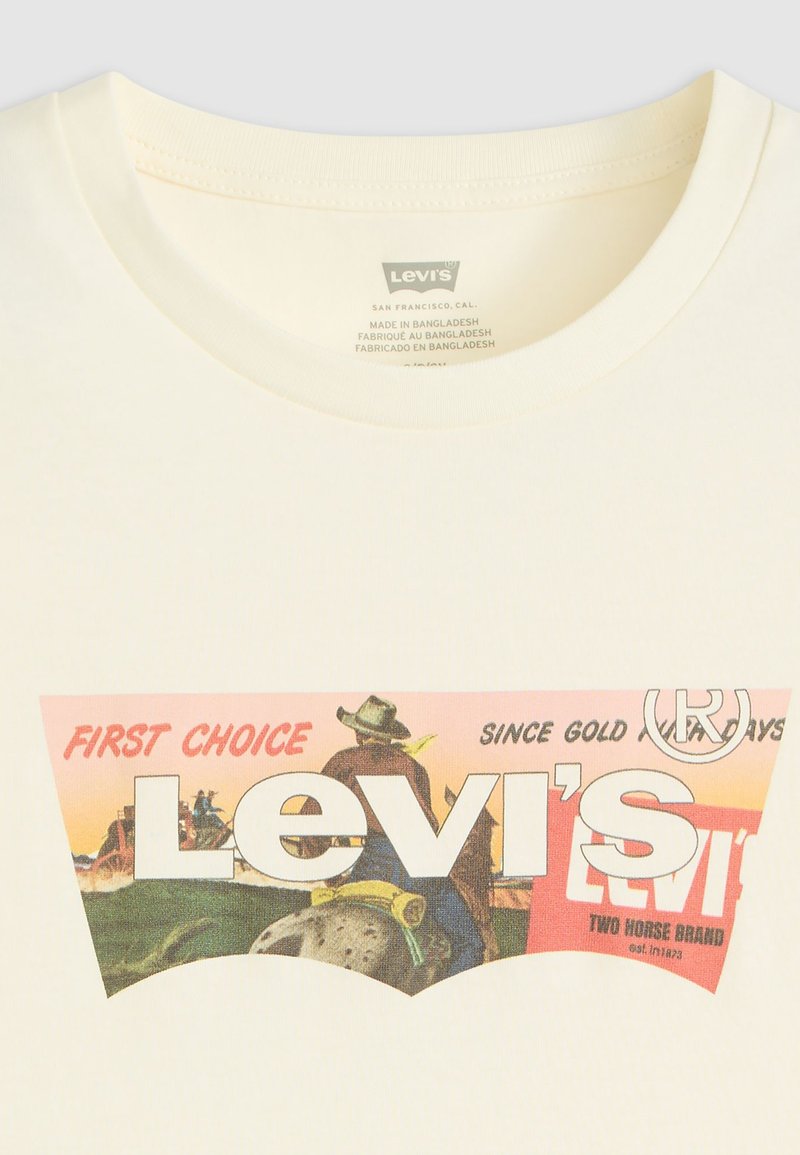Weißes Baumwoll-T-Shirt mit einem bunten Vintage-Levi's-Graphic, das einen Cowboy zeigt, sowie dem Text "FIRST CHOICE" und "TWO HORSE BRAND."