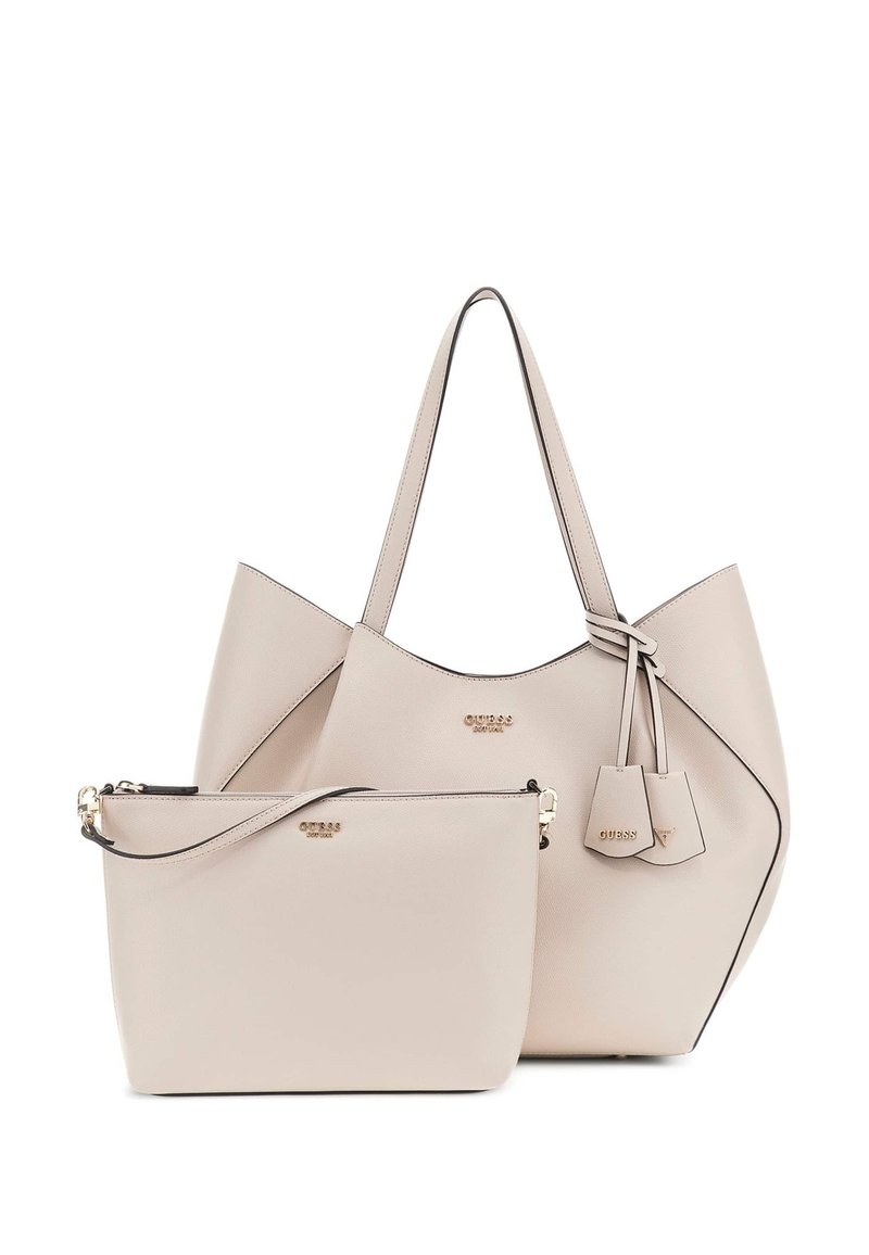Borsa a tote beige in materiale sintetico con doppi manici, caratterizzata da un dettaglio a nodo e da etichette decorative. Include una pochette zip coordinata più piccola.