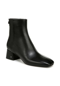 Stivali neri in pelle fino alla caviglia con punta quadrata, texture liscia e tacco medio. Caratterizzati da un design elegante e cuciture minime.