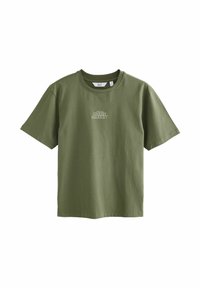 T-shirt en coton vert olive avec un col rond, des manches courtes et le texte "GREEN MARKET" brodé en couleur claire sur le devant.