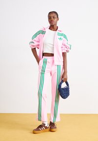 adidas Originals Spodnji deli trenirk - true pink