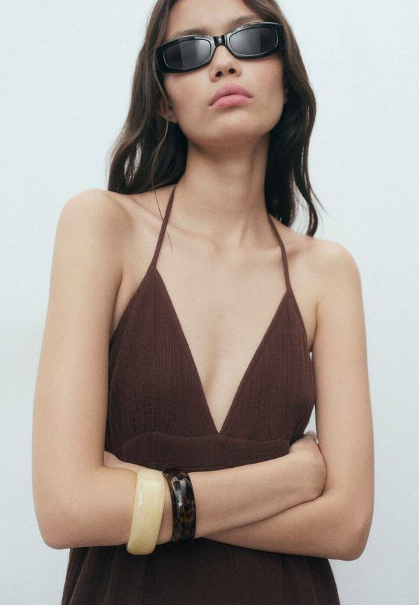 DÉCOLLETÉ EN V - Day dress2