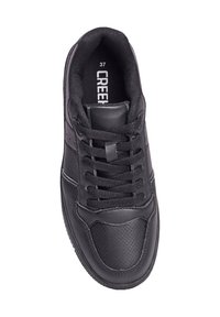 Sneaker nera con pelle sintetica liscia e perforata, punta tonda, lacci neri e colletto imbottito per il comfort. Taglia 37.