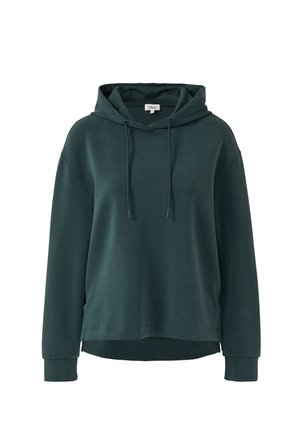 Tamsiai žalia kapučino su ilgomis rankovėmis, su virvute reguliuojamu gobtuvu, šiek tiek ilgesne nugara ir gumuotais manžetais.