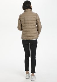 Kaffe KALORA - Casaco leve - amphora