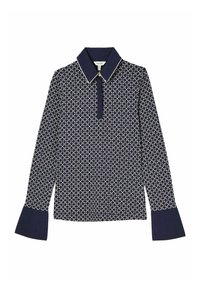 Navyblaues Langarmhemd mit einem geometrischen cremefarbenen Muster, einem spitzen Kragen und Glockenärmel; hergestellt aus einem glatten, leichten Stoff.