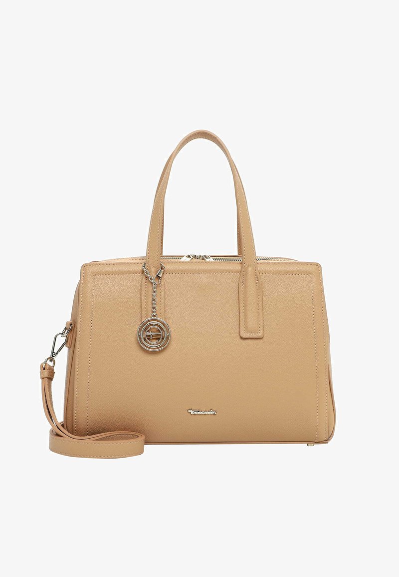 Beiger Lederhandtasche mit doppelten Tragegriffen, abnehmbarem Schulterriemen, Reißverschluss und rundem Metallanhänger, der am Griff hängt.
