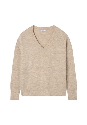 Maglione beige lavorato a maglia con scollo a V, maniche lunghe e polsini a coste. Texture morbida e vestibilità rilassata. Nessun motivo o dettaglio visibile.