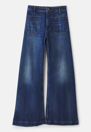 Jean en denim bleu foncé à jambe large, avec un délavage usé, des passants de ceinture, une fermeture à bouton et deux poches arrière.