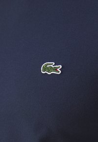 Lacoste Sport TAPE - T-shirt med print - bleu marine