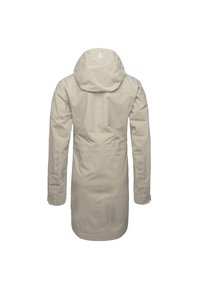 Giacca lunga beige con cappuccio, realizzata in tessuto liscio. Presenta un vita regolabile con cordino e polsini con bottoni. Design minimalista senza hardware visibile.