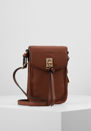 Sac bandoulière en cuir marron avec fermoir à tourniquet doré, rabat à l'avant, sangle ajustable et détail de frange décoratif.