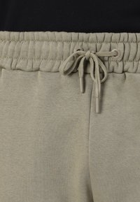 Thumbnail Image 7