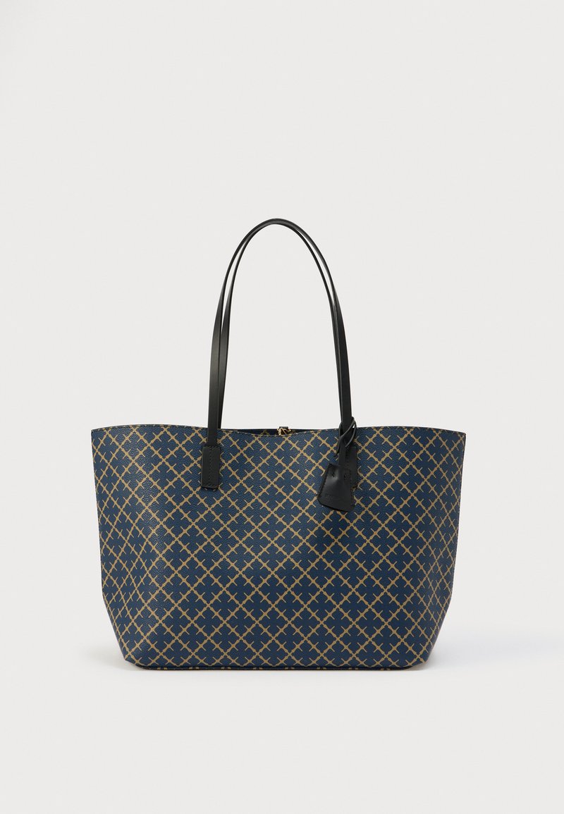 Grand sac cabas bleu marine, présentant un motif géométrique doré. Texture lisse avec des poignées et des accents en cuir noir.