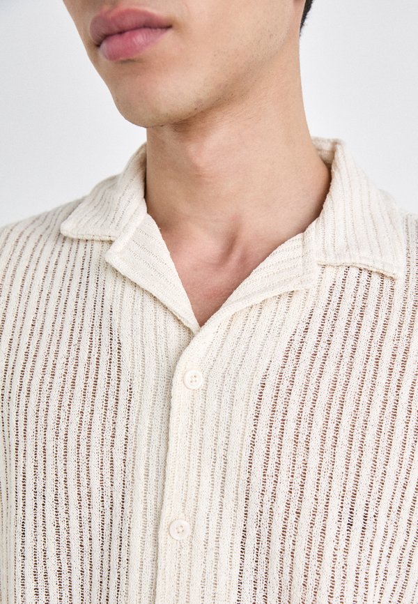 BEACH RESORT SHORT SLEEVE  - Shirt3