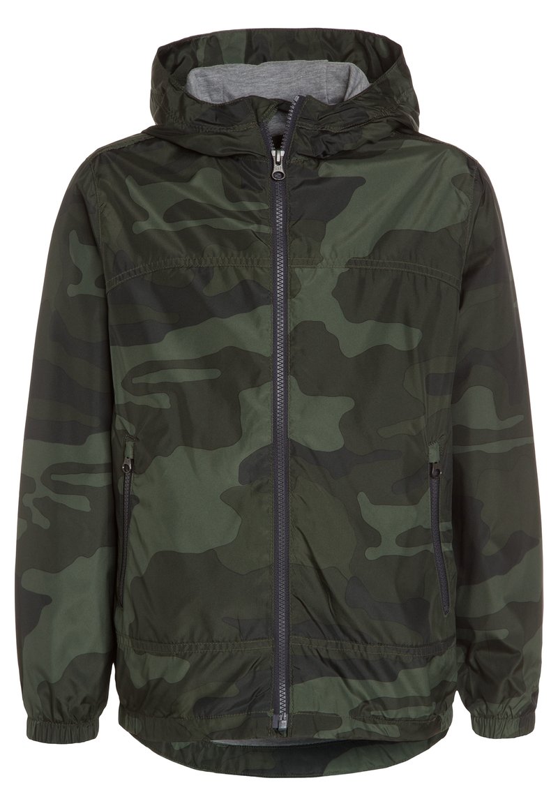 Veste à capuche en motif camouflage vert foncé, dotée d'une fermeture éclair frontale, de poignets élastiques et d'un tissu léger et résistant à l'eau.