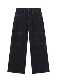 Pantaloni cargo in denim neri con gambe larghe, dotati di due grandi tasche laterali, cuciture a contrasto e chiusura con bottone classico.