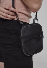 Urban Classics Torba preko tijela - black