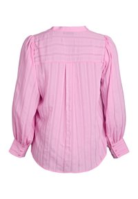 Rosa Bluse mit langen Ärmeln, subtilen vertikalen Streifen, geknöpften Bündchen, leichten Schulterfalten und einem Rückenpasse mit einer mittigen Kellerfalte.
