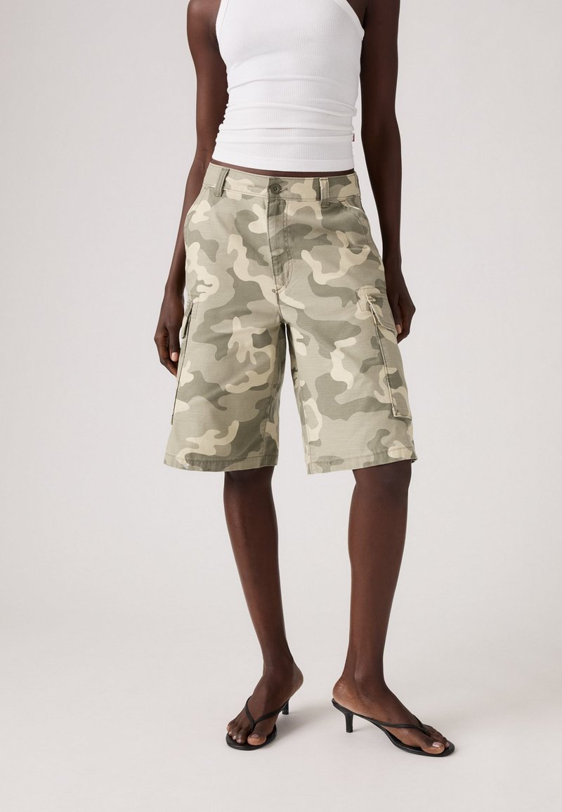 Levi's® BAGGY DAD CARGO SHORT - Kratke hlače od trapera - bader camo agate gray