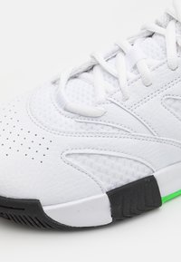 Nike Performance COURT LITE 4  - Pantofi de tenis pe orice suprafață - white/poison green/black
