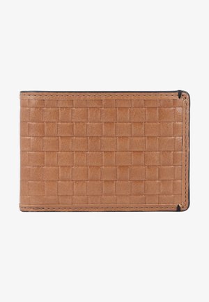 Cartera de cuero marrón tejido con un diseño texturizado, que presenta una forma rectangular y costuras en negro contrastantes a lo largo de los bordes.