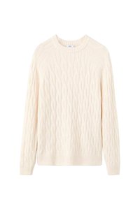 Kremowy sweter z dzianiny warkoczowej o okrągłym dekolcie, z prążkowanymi mankietami i obrzeżem. Faktura wzoru przedstawia przeplatające się faliste motywy.