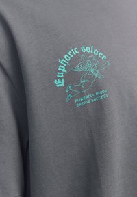 Jack & Jones PREMIUM JPRBLAHARVEY EUPHORIC TEE CREW NECK UNISEX - Potiskana majica - smoked pearl