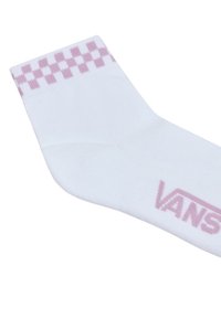 Biały skarpetki z wzorem w szachownicę w jasnoróżowym kolorze na górze oraz logo "VANS" w różowym na boku, wykonane z miękkiego, elastycznego materiału.