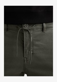 Non sélectionné, balsam green