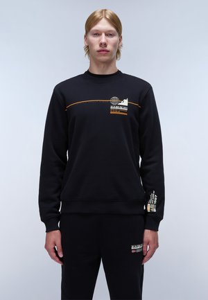 Schwarzer Sweatshirt mit Rundhalsausschnitt, langen Ärmeln und grafischen Designs in Orange und Weiß. Weicher Stoff mit gerippten Bündchen und Saum.