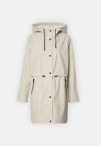 Lysebeige vandtætte jakke med justerbar hætte, sorte detaljer, trykknapper og sidelommer. Har en afslappet pasform og lange ærmer.