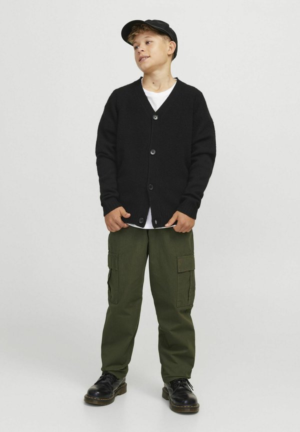 MIT WEITEM BEIN  - Cargohose - olive night