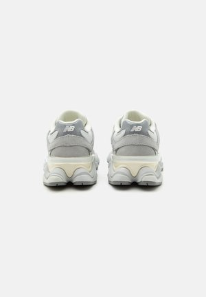 New Balance 9060 Angora Reflection — foto 3