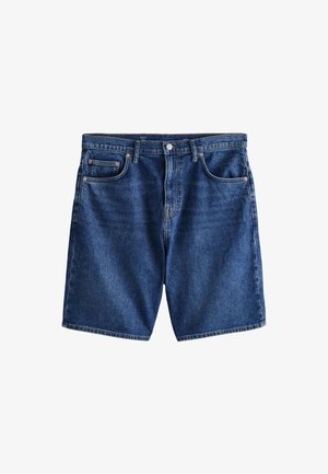 Blaue Denim-Shorts mit Knopfverschluss, Gürtelschlaufen und Vordertaschen auf weißem Hintergrund.