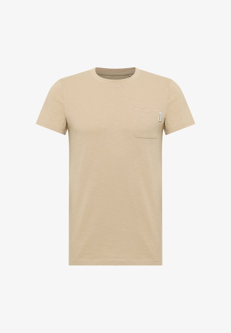 T-shirt beige à manches courtes avec col rond, petite poche poitrine et étiquette blanche sur le bord de la poche.