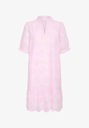 Robe en coton rose avec un col montant, des manches courtes bouffantes et un ourlet festonné. Présente des motifs de points brodés sur toute la surface.