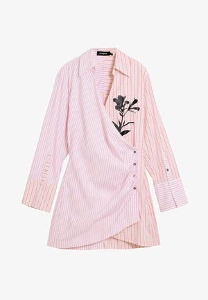 Gestreifte Bluse in Pink und Weiß mit vertikalen und horizontalen Linien. Verfügt über ein Wickeldesign, Blumenmuster und seitliche Knöpfe.